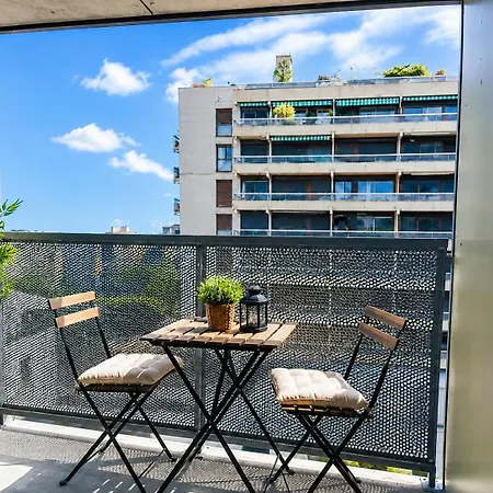 Apartamento Bright Studio With Balcony, Tram 17, Gaillard, Geneva